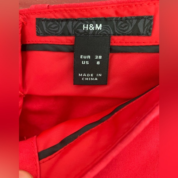 H&M capris in red - Picture 4 of 4